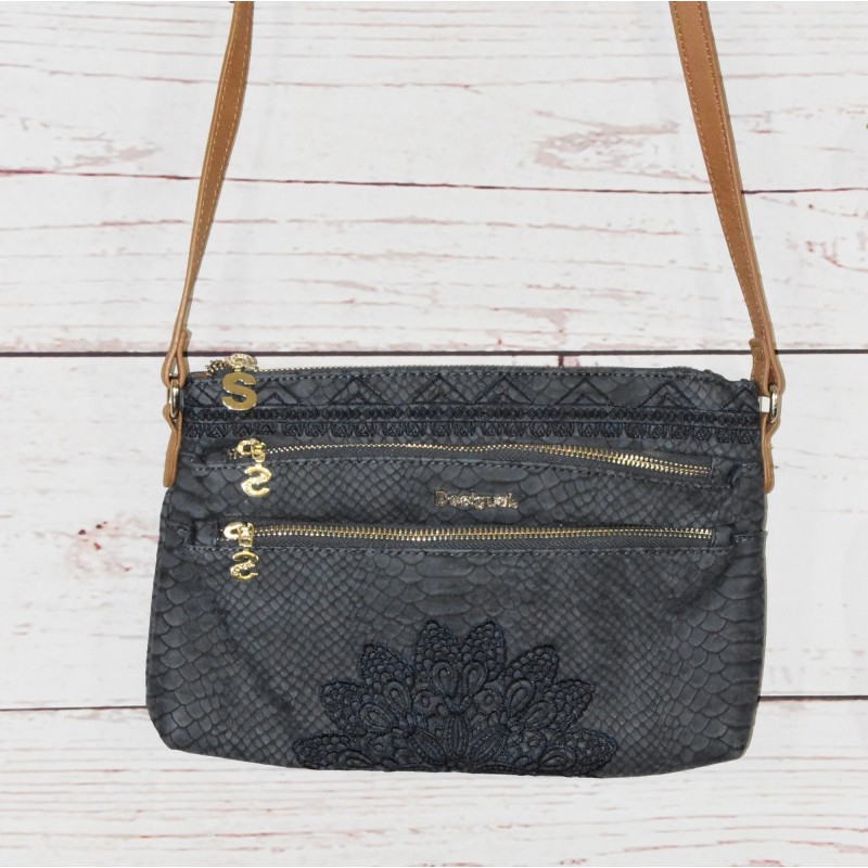 Sac Aguiles Durban, Desigual