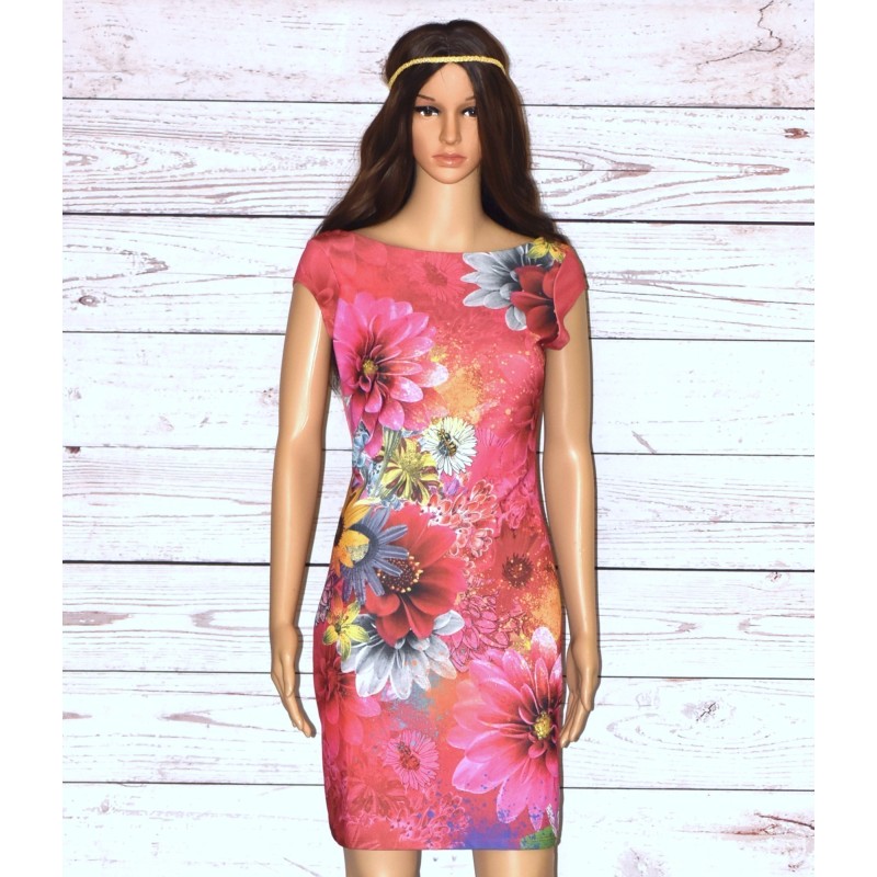 Robe de cocktail Pichi Luka, Desigual, imprimé fleuri et coloris rose. Robe de cocktail Pichi Luka, Desigual, imprimé fleuri et coloris rose.