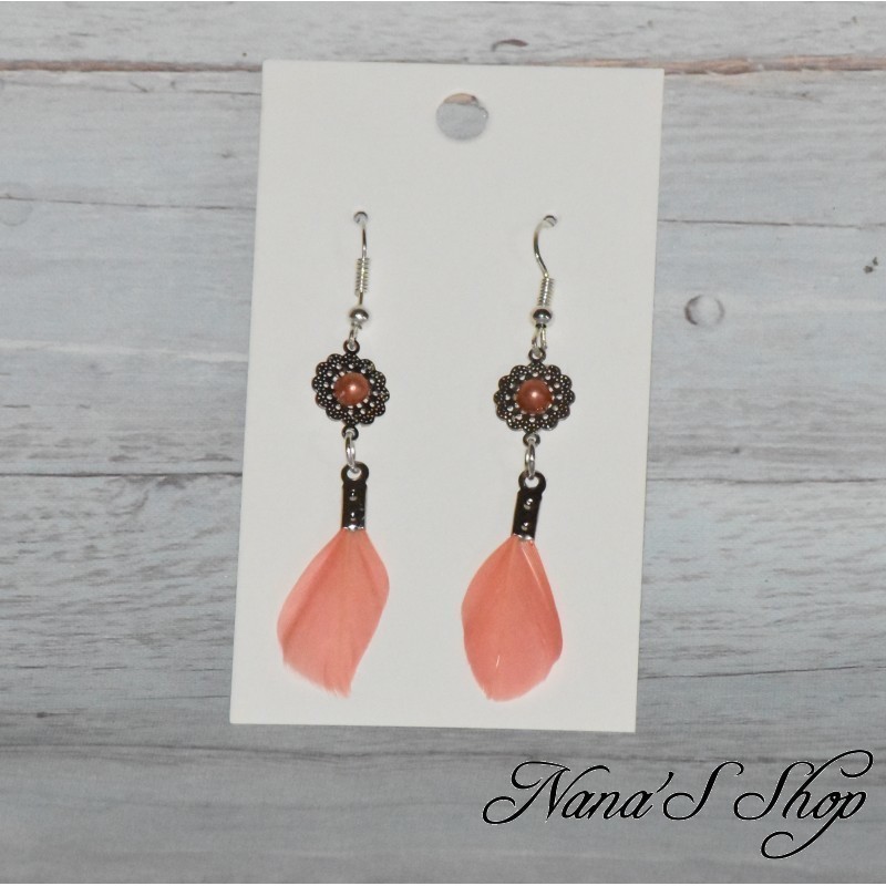 Boucles d'oreilles filigrane et plume, modèle Mini, coloris corail.