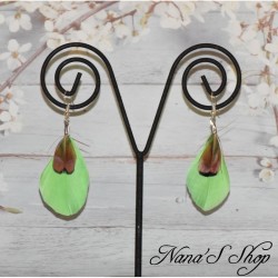 Boucles d'oreilles duo de plumes simple, coloris vert pomme.