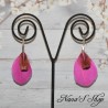 Boucles d'oreilles duo de plumes simple, coloris rose fuchsia.