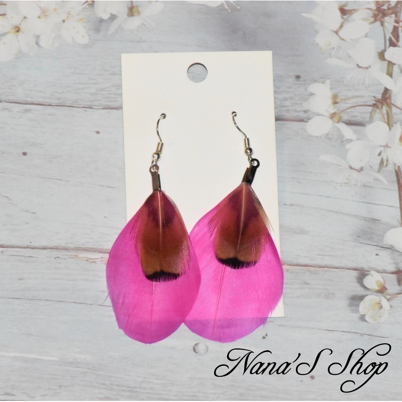 Boucles d'oreilles duo de plumes simple, coloris rose fuchsia.