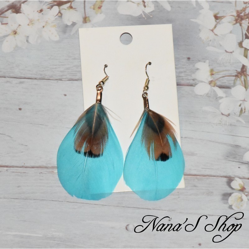 Boucles d'oreilles duo de plumes simple, coloris bleu turquoise. Boucles d'oreilles duo de plumes simple, coloris bleu turquoise.