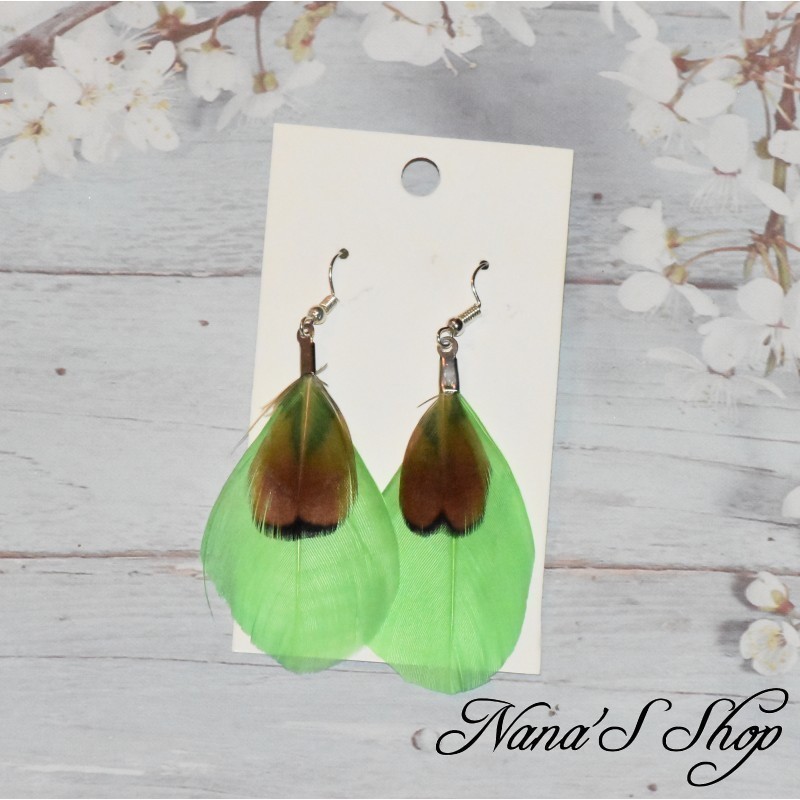 Boucles d'oreilles duo de plumes simple, coloris vert pomme.