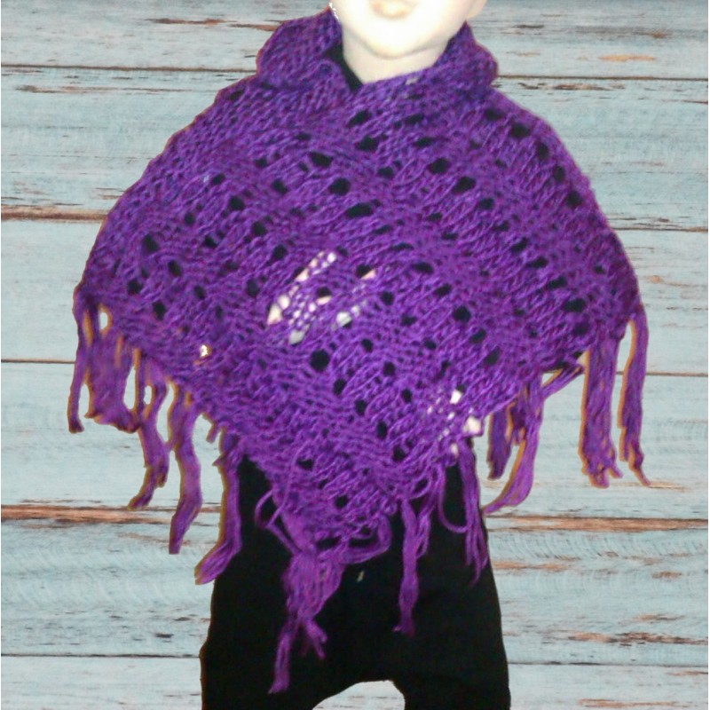 Poncho fille, taille unique coloris violet. Poncho fille, taille unique coloris violet.