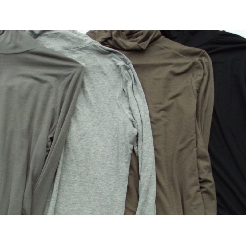 Sous pull femme, du 38 au 46, coloris divers. Sous pull femme, du 38 au 46, coloris divers.