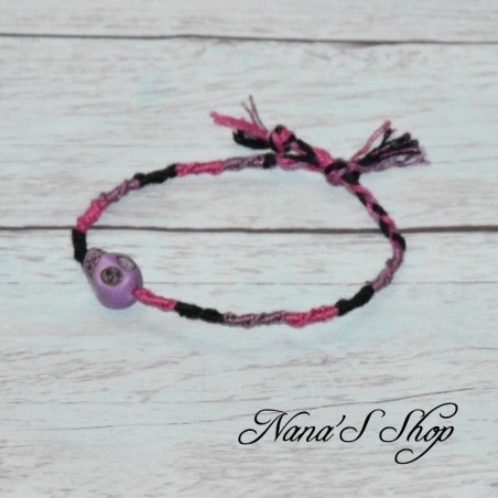 Bracelet brésilien, avec perle tête de mort, coloris mauve.