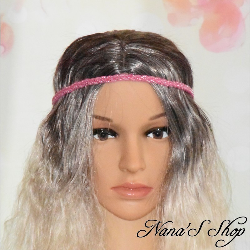 Headband tressé, en suédine strass argenté, coloris rose fuchsia. Headband tressé, en suédine strass argenté, coloris rose fuchsia.