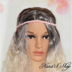 Headband tressé, en suédine strass argenté, coloris rose clair.