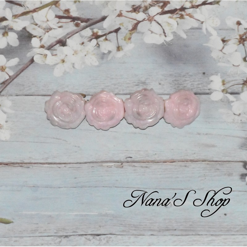 Barrette à cheveux roses en pâte polymère, coloris rose pâle. Barrette à cheveux roses en pâte polymère, coloris rose pâle.