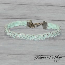 Bracelet tressé, en suédine à strass, coloris menthe.