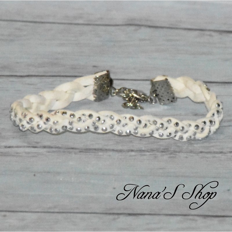 Bracelet tressé, en suédine à strass, coloris blanc.