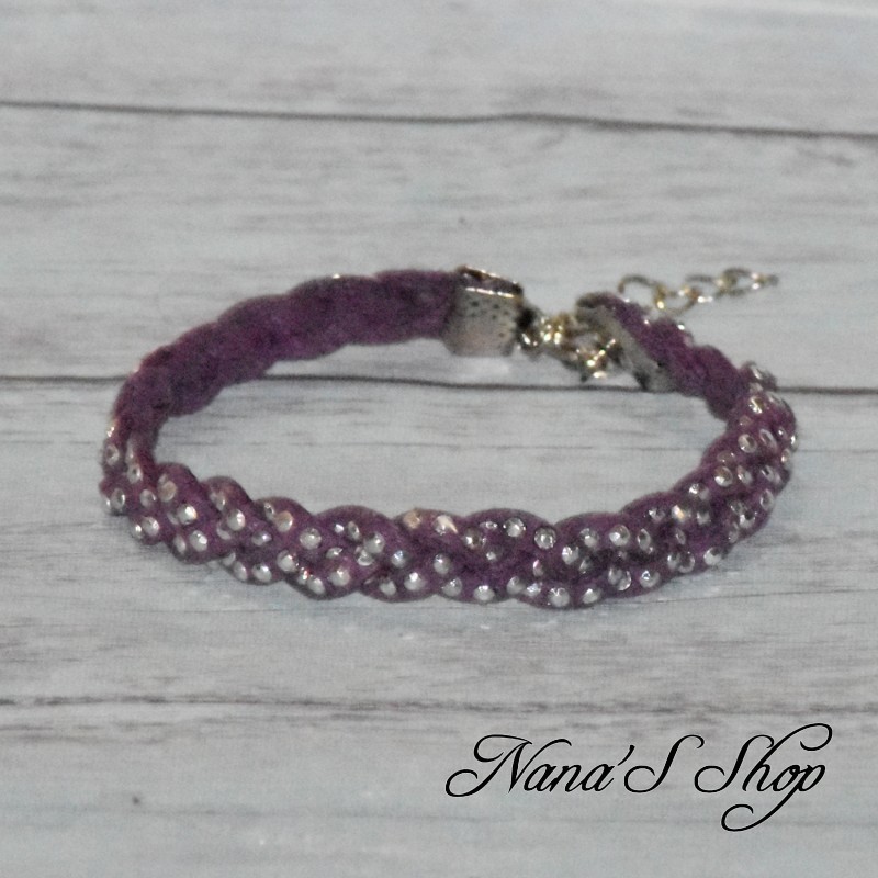 Bracelet tressé, en suédine à strass, coloris violet. Bracelet tressé, en suédine à strass, coloris violet.
