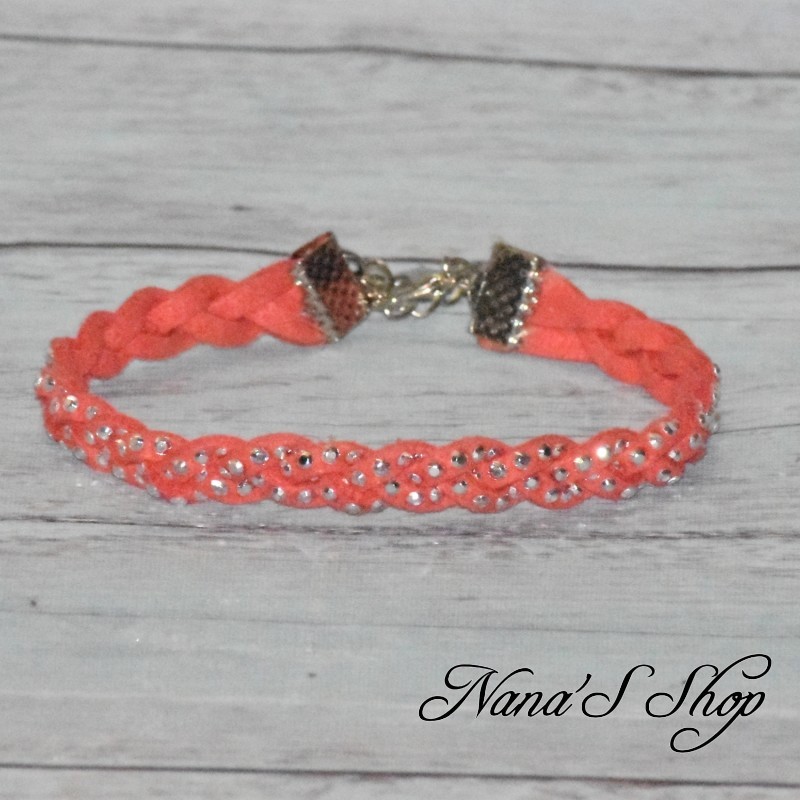 Bracelet tressé, en suédine à strass, coloris rouge.