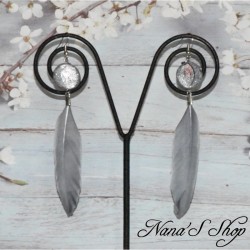 Longues boucles d'oreilles plumes, Feather Loving, coloris gris.