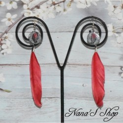 Longues boucles d'oreilles plumes, Feather Loving, coloris rouge.