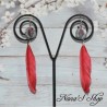 Longues boucles d'oreilles plumes, Feather Loving, coloris rouge.