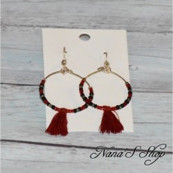 Boucles d'oreilles créoles, pompon tassel et perles rocailles, coloris rouge.