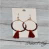 Boucles d'oreilles créoles, pompon tassel et perles rocailles, coloris rouge.