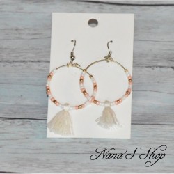 Boucles d'oreilles créoles, pompon tassel et perles rocailles, coloris blanc.