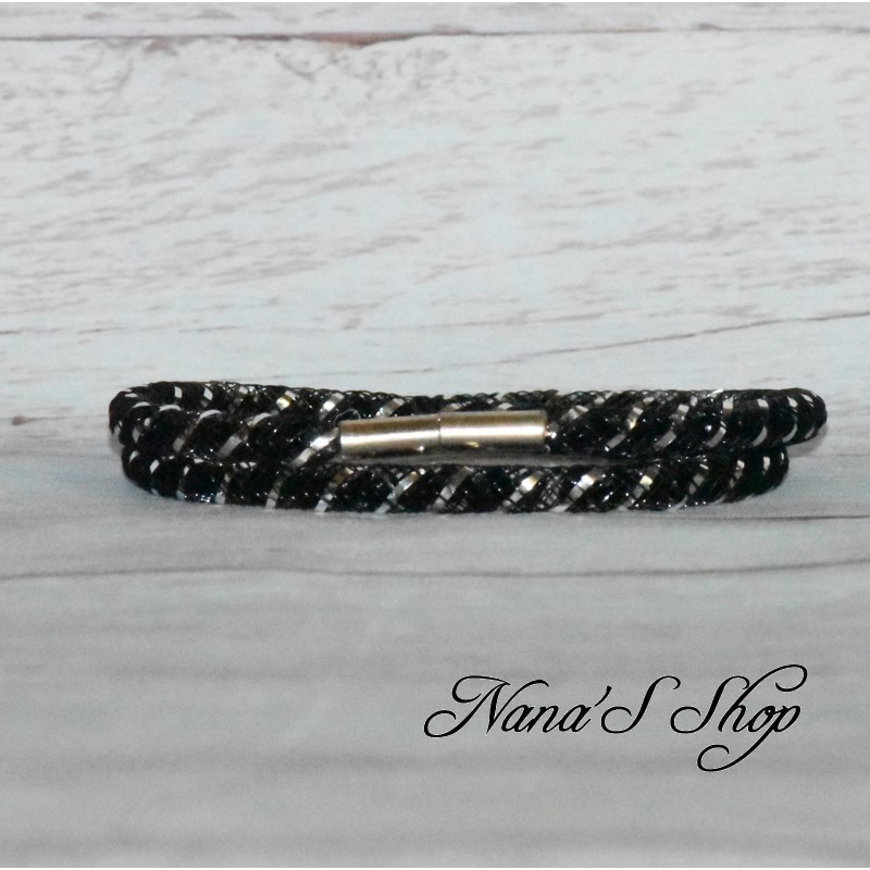 Collier ou bracelet double, fine résille noir et strass, effet Stardust, coloris noir. Collier ou bracelet double, fine résille noir et strass, effet Stardust, coloris noir.