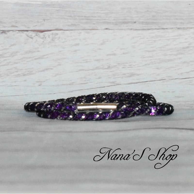 Collier ou bracelet double, fine résille noir et strass, effet Stardust, coloris violet. Collier ou bracelet double, fine résille noir et strass, effet Stardust, coloris violet.