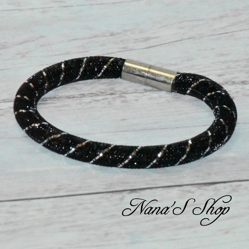 Bracelet fantaisie, grosse résille noire, Stardust, coloris noir. Bracelet fantaisie, grosse résille noire, Stardust, coloris noir.