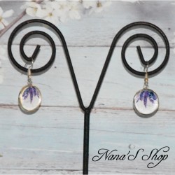 Boucles d'oreilles cabochons plumes, petit modèle, coloris violet.