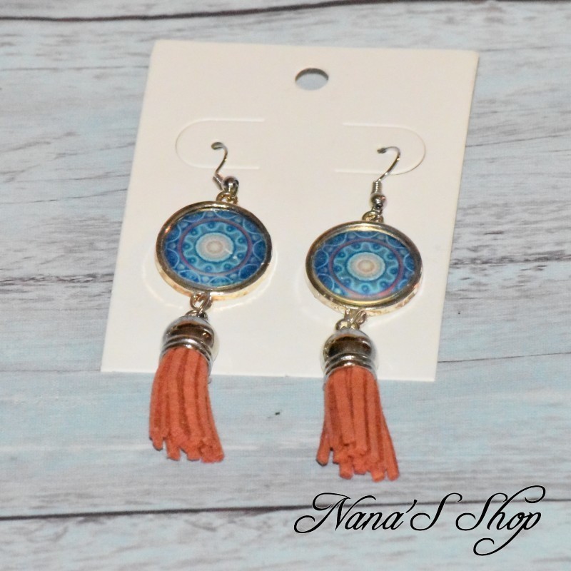 Boucles d'oreilles cabochons et tassel, coloris orange. Boucles d'oreilles cabochons et tassel, coloris orange.
