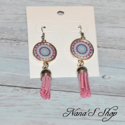 Boucles d'oreilles cabochons et tassel, coloris rose pâle.