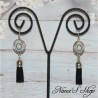 Boucles d'oreilles cabochons et tassel, coloris noir.