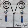 Boucles d'oreilles fantaisie, cabochons plume et Tassel, coloris bleu.