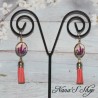 Boucles d'oreilles fantaisie, cabochons plume et Tassel, coloris rouge.