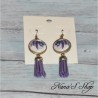 Boucles d'oreilles fantaisie, cabochons plume et Tassel, coloris violet. Boucles d'oreilles fantaisie, cabochons plume et Tassel, coloris violet.