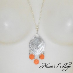 Collier et pendentif fantaisie , estampe et hexagone nacre, coloris orange.