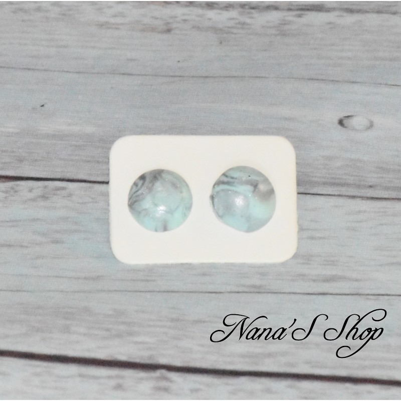 Boucles d'oreilles clou fantaisie, en pâte polymère, forme rond, coloris vert menthe. Boucles d'oreilles clou fantaisie, en pâte polymère, forme rond, coloris vert menthe.