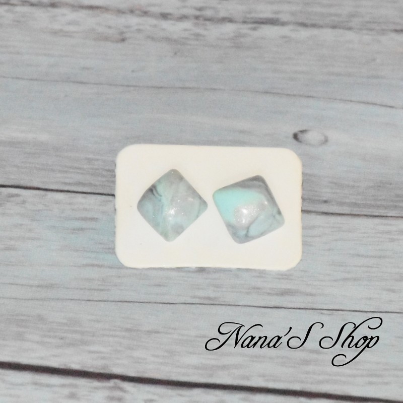 Boucles d'oreilles clou fantaisie, en pâte polymère, forme carré, coloris vert menthe.