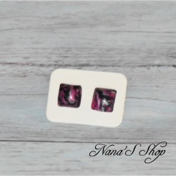 Boucles d'oreilles clous fantaisie, couleur vive, en pâte polymère, forme carré, coloris rose.