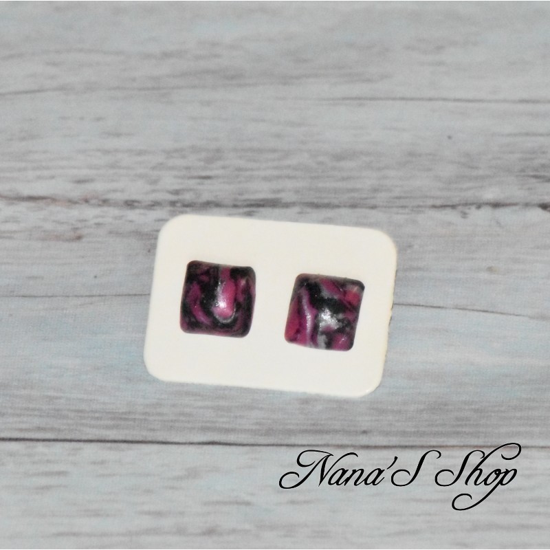 Boucles d'oreilles clous fantaisie, couleur vive, en pâte polymère, forme carré, coloris rose.