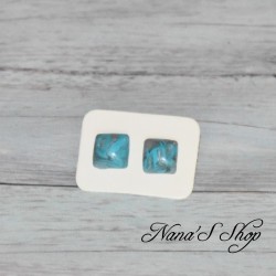 Boucles d'oreilles clous fantaisie, couleur vive, en pâte polymère, forme carré, coloris bleu.