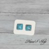 Boucles d'oreilles clous fantaisie, couleur vive, en pâte polymère, forme carré, coloris bleu.