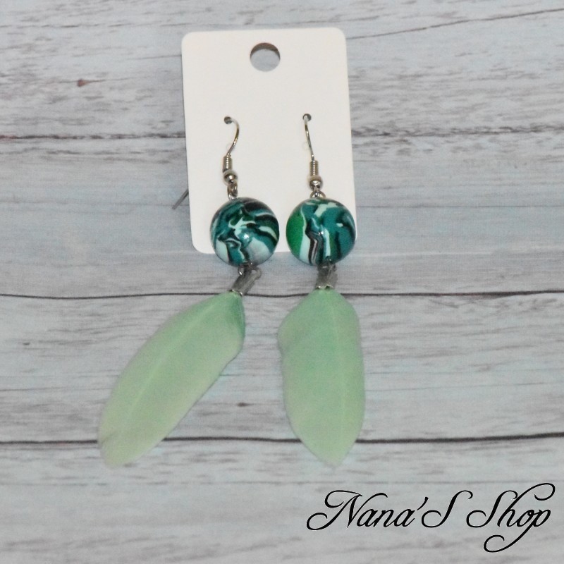 Boucles d'oreilles plume et pâte polymère, couleur vive, coloris vert.