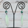 Boucles d'oreilles plume et pâte polymère, couleur vive, coloris vert.