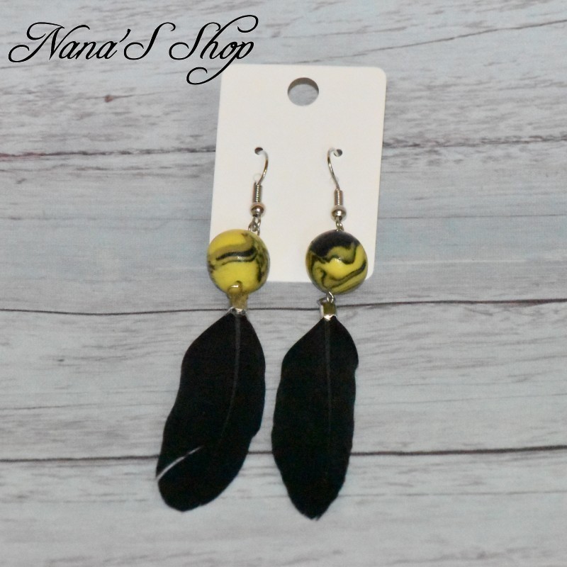 Boucles d'oreilles plume et pâte polymère, couleur vive, coloris jaune. Boucles d'oreilles plume et pâte polymère, couleur vive, coloris jaune.