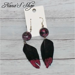 Boucles d'oreilles plume et pâte polymère, couleur vive, coloris rose.