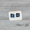 Boucles d'oreilles clous fantaisie, coloré et doré, en pâte polymère, forme carré, coloris bleu foncé.