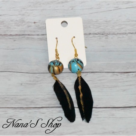 Boucles d'oreilles plume et pâte polymère, coloris bleu turquoise et or.