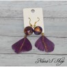 Boucles d'oreilles plume et pâte polymère, coloris violet et or.