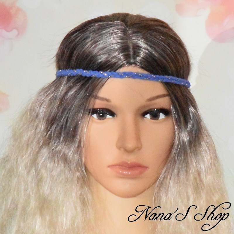 Headband tressé, suédine uni, strass doré, coloris bleu royal. Headband tressé, suédine uni, strass doré, coloris bleu royal.