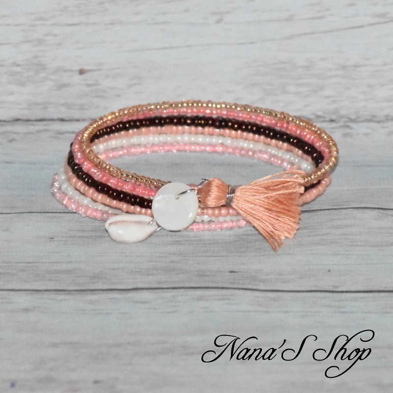 Bracelet multi-rang, perles de rocailles, pendentif coquillage et nacre, coloris corail.